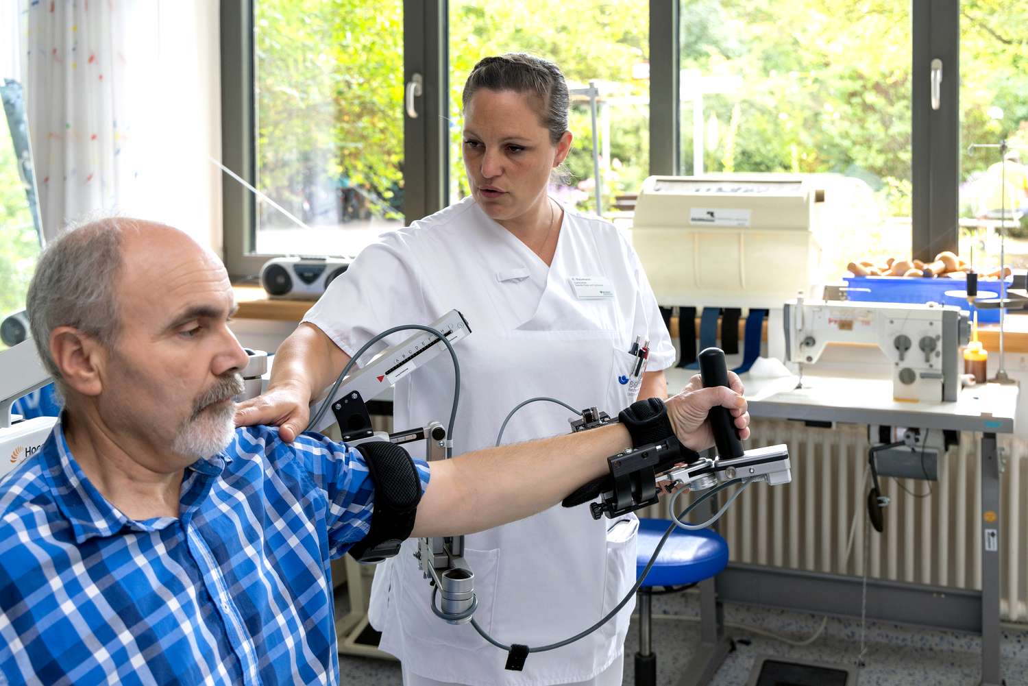 Patient und Ergotherapeutin