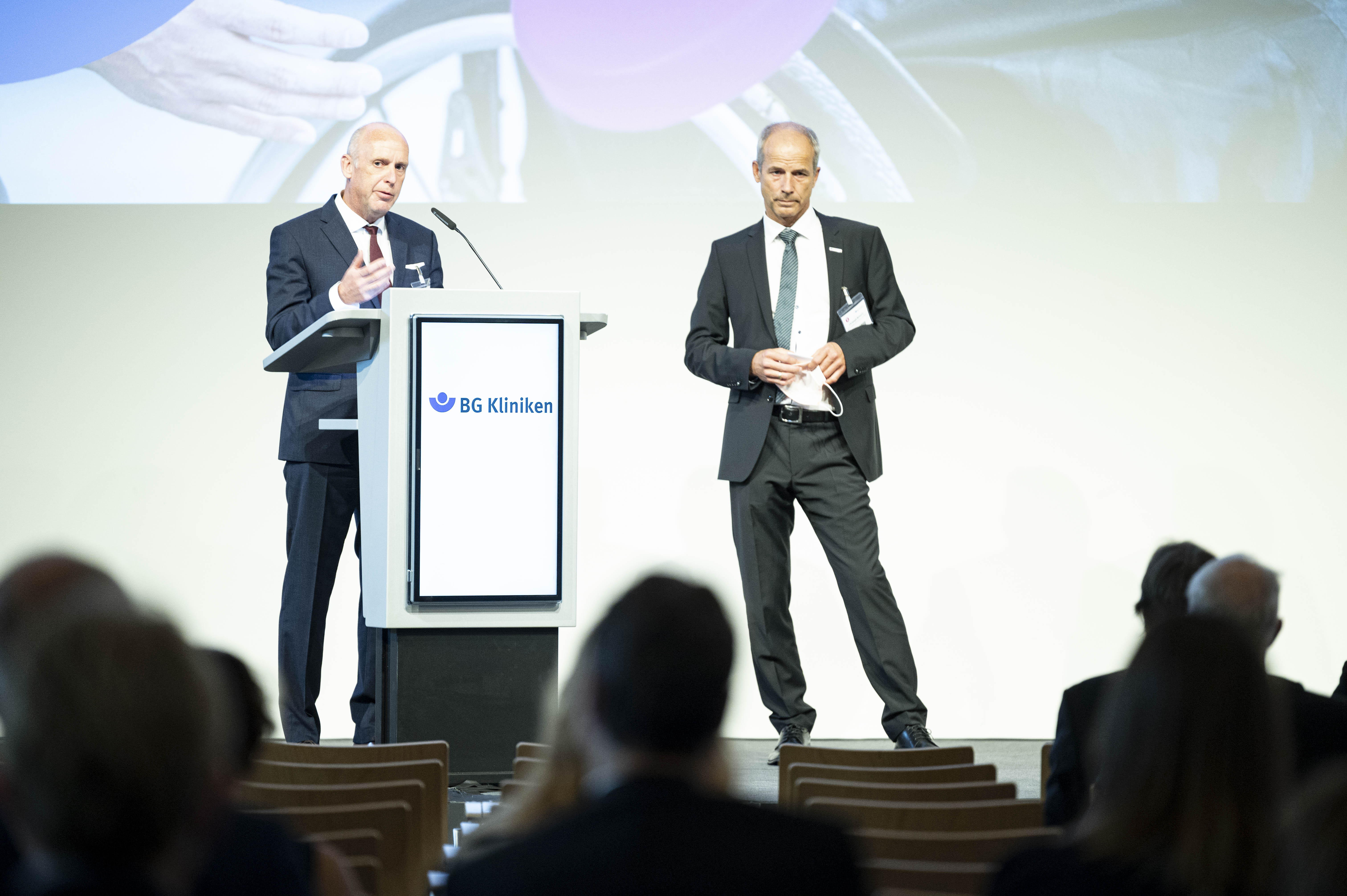 Reinhard Nieper und Dr. Christoph Reimertz eröffnen das Reha Symposium 2021