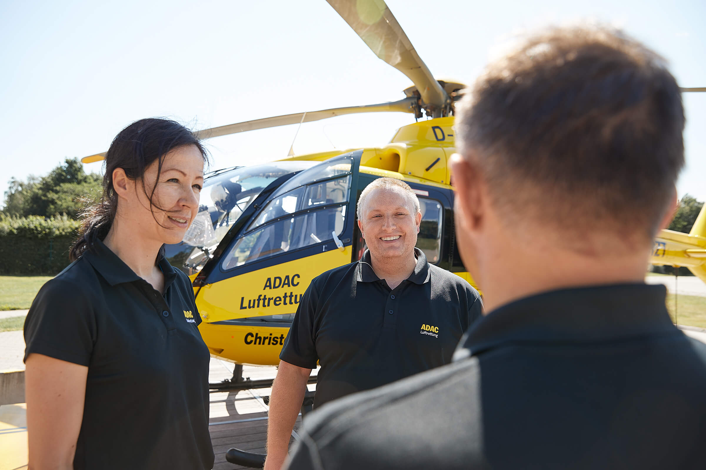 Rettungskräfte vor dem Helicopter