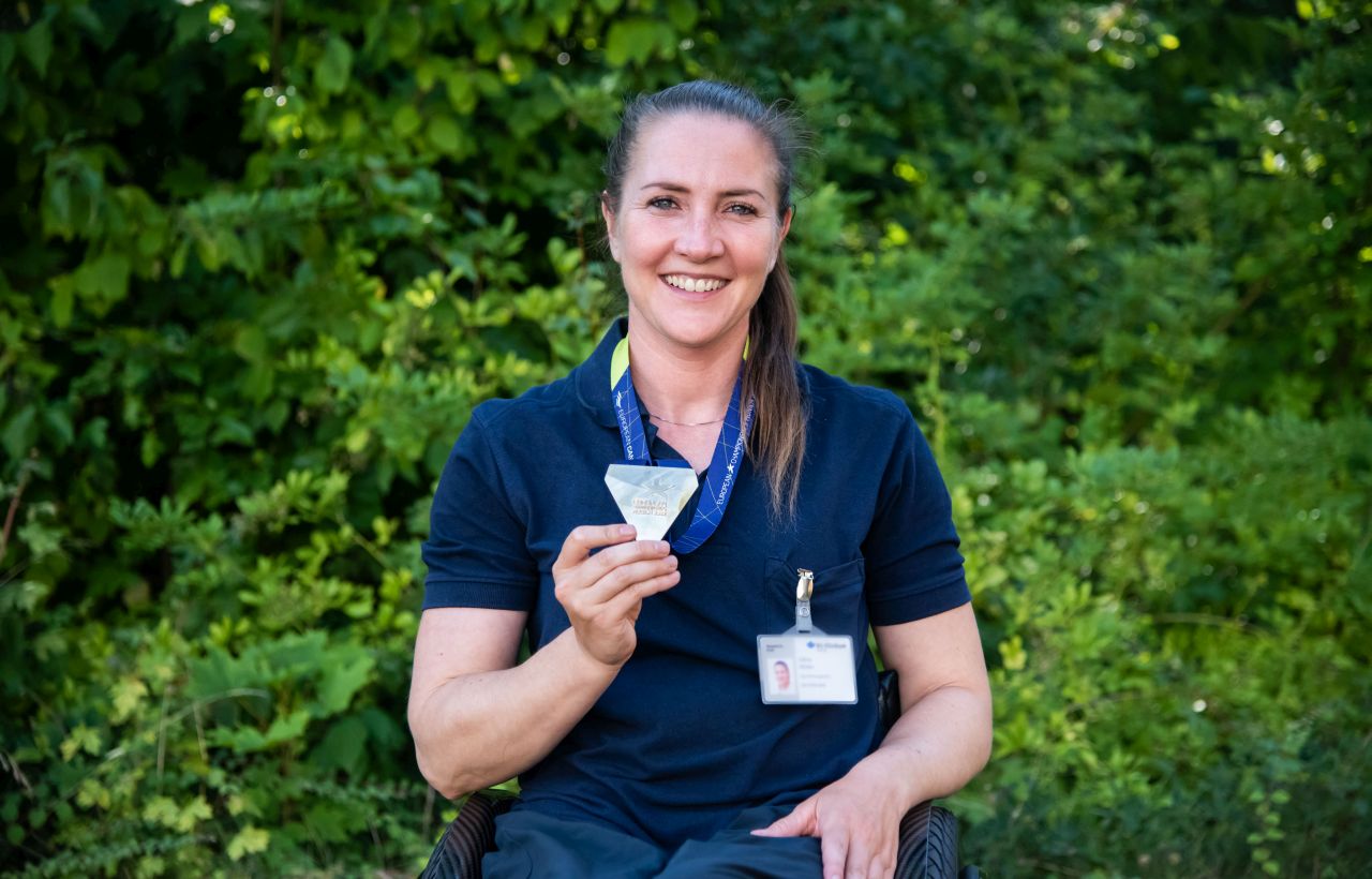 Edina Müller mit ihrer Goldmedaille der European Championships 2022