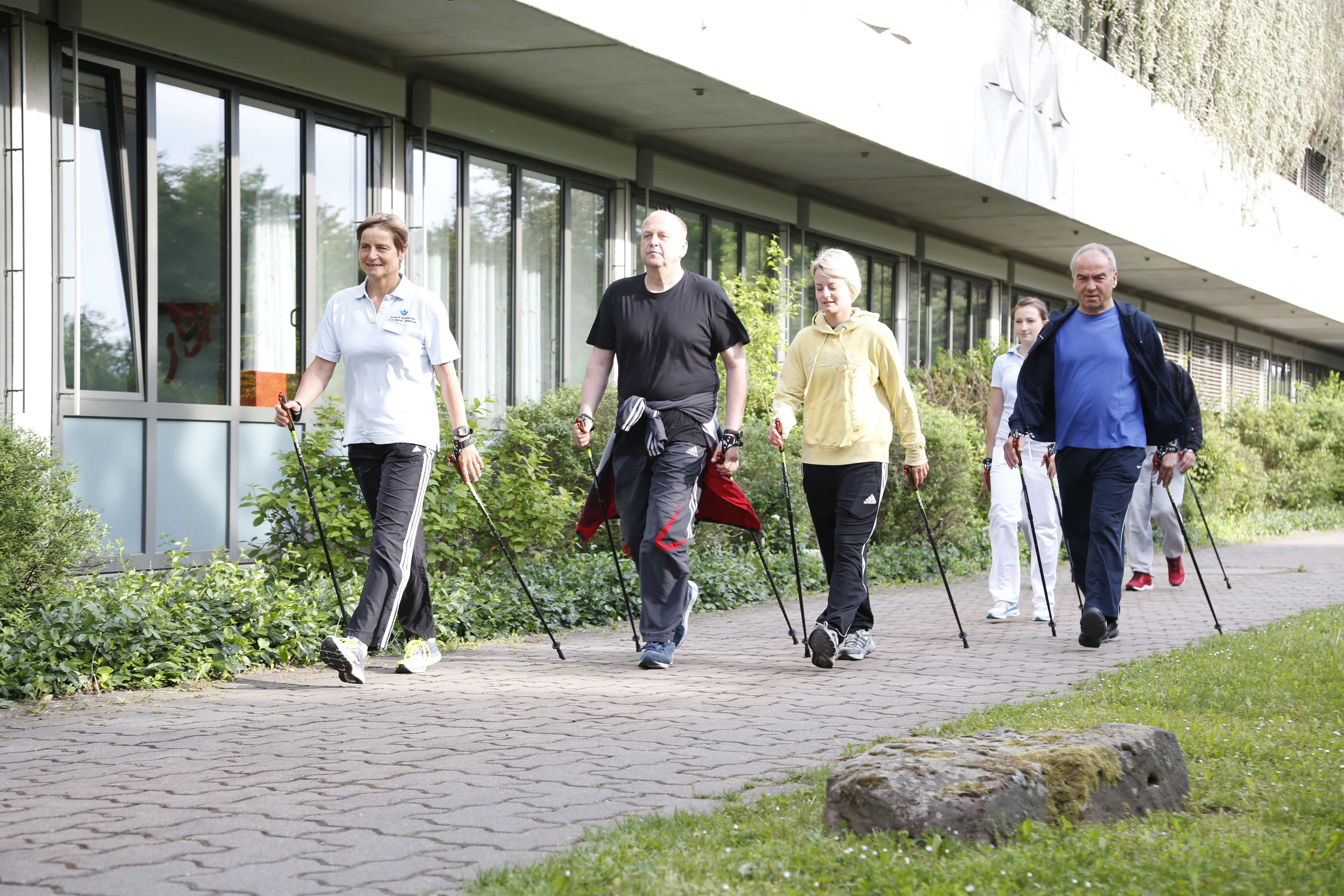 Nordic Walking ist Teil der Schmerztherapie in der Tagesklinik Schmerz der BG Klinik Ludwigshafen. 