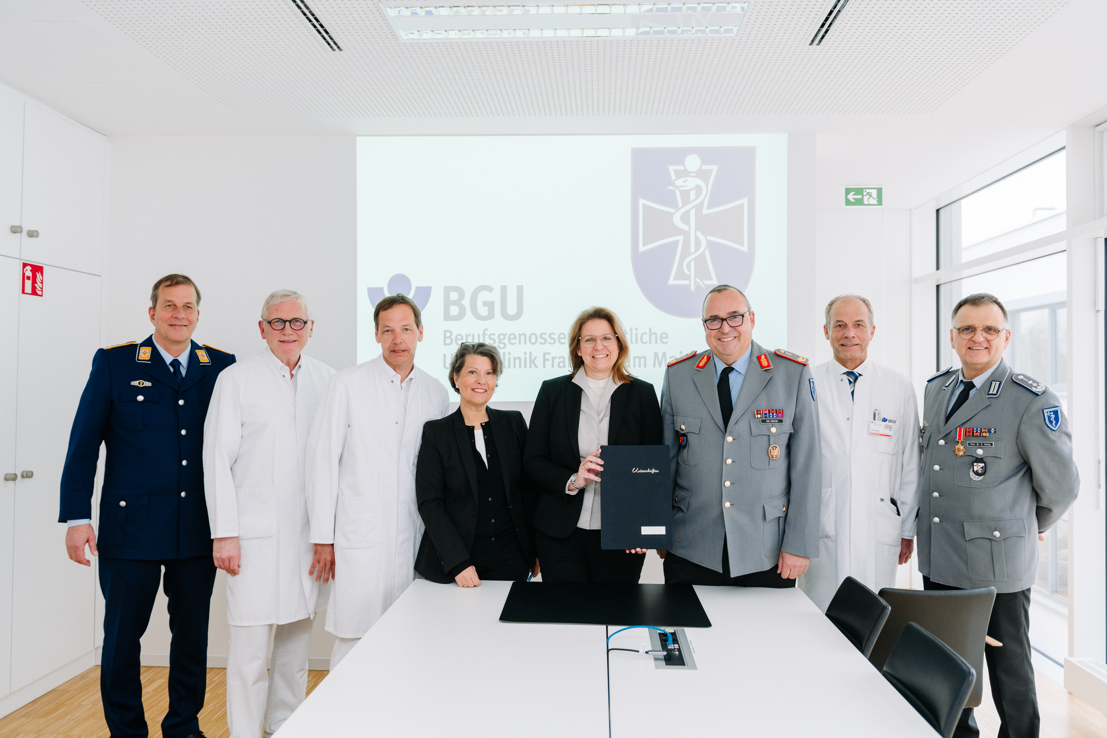 Die BG Unfallklinik Frankfurt vernetzt sich mit dem Bundeswehrkrankenhaus in Koblenz Die BG Unfallklinik Frankfurt vernetzt sich mit dem Bundeswehrkrankenhaus in Koblenz