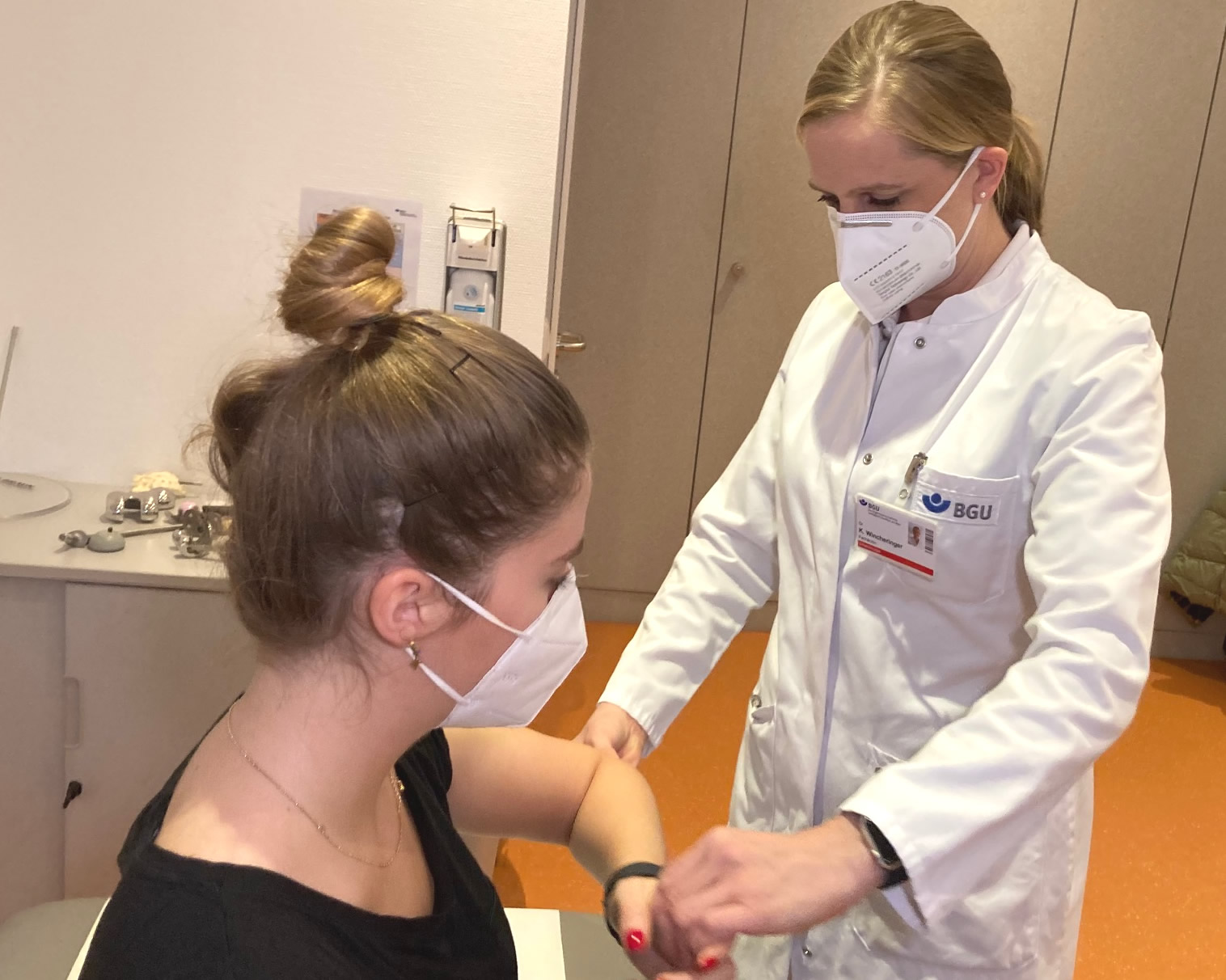 In der Sprechstunde für Orthopädie und Unfallchirurgie In der Sprechstunde für Orthopädie und Unfallchirurgie