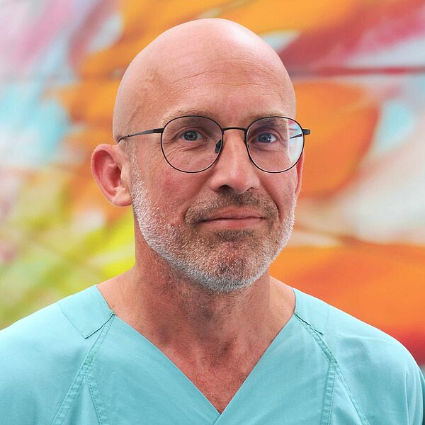 Dr. med. Sebastian Loesaus