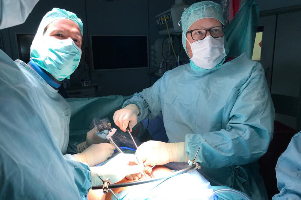 EASY-Approach Minimalinvasive Operationszugänge zu den knöchernen Strukturen des Beckens