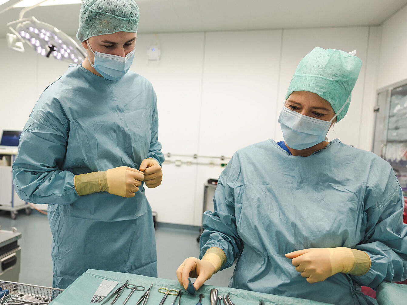 Operationstechnische Assistenten und Assistentinnen Operationstechnische Assistenten und Assistentinnen