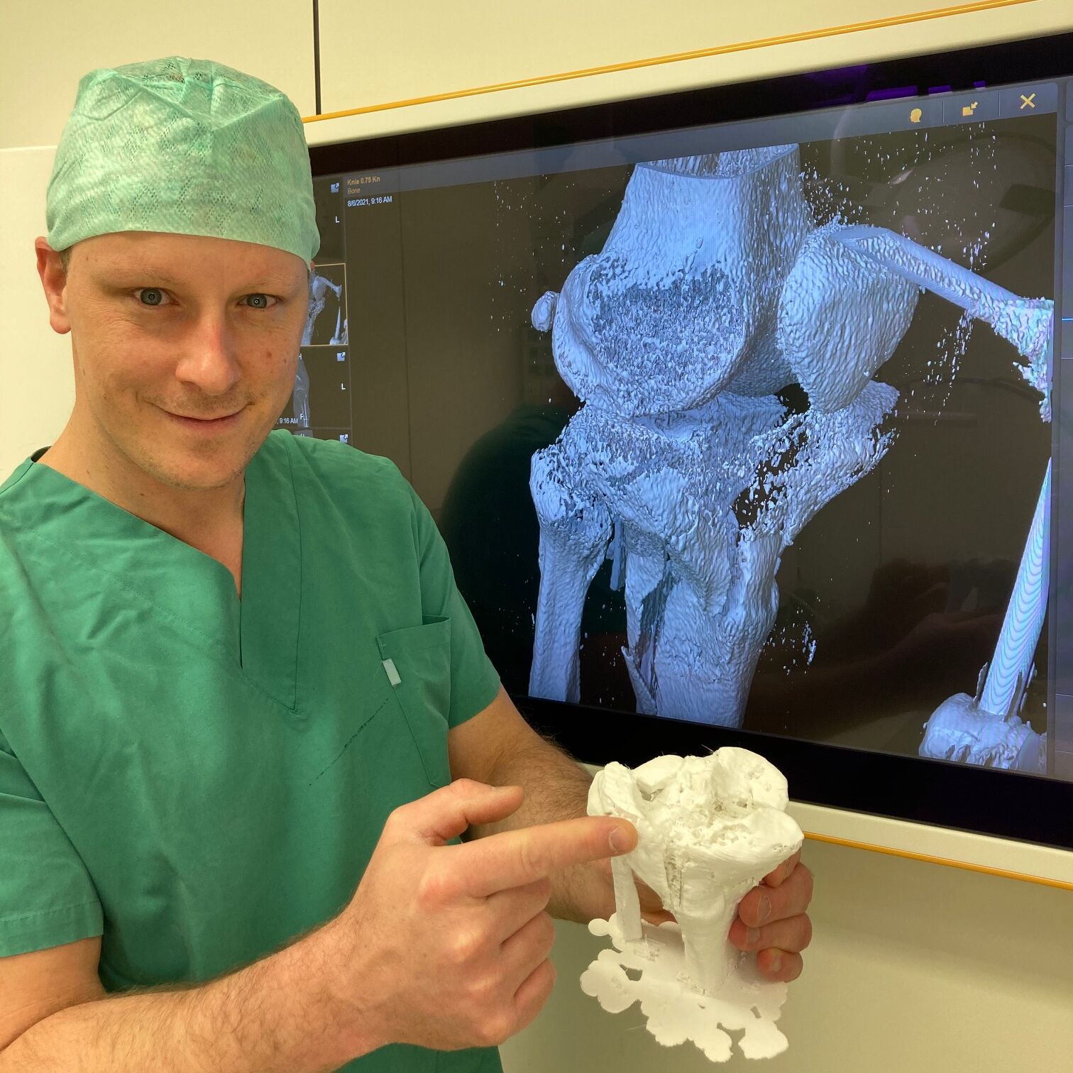 Dr. Barzen mit 3D-Model Dr. Barzen mit 3D-Model