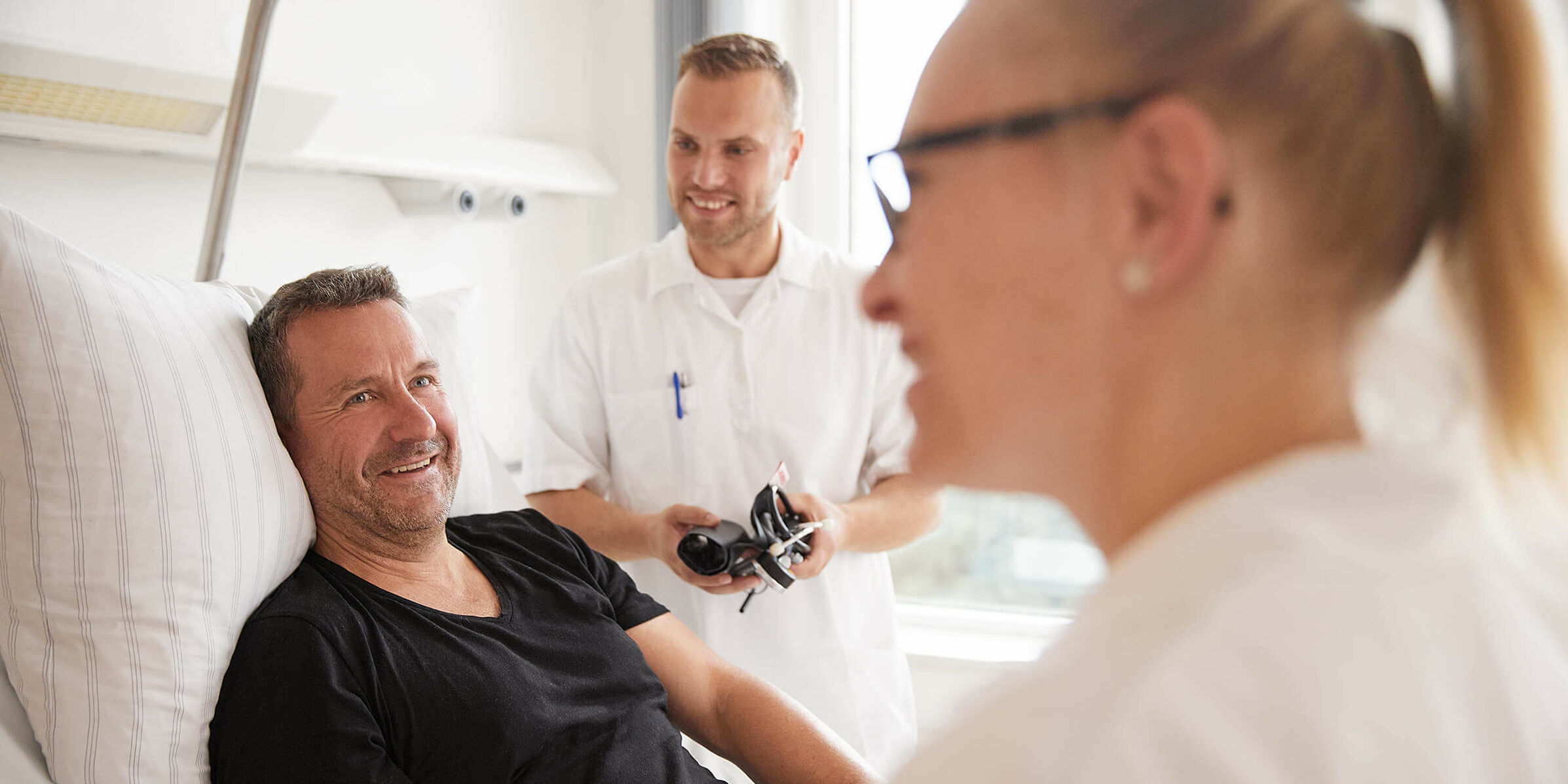 Pflegepersonal am Patientenbett