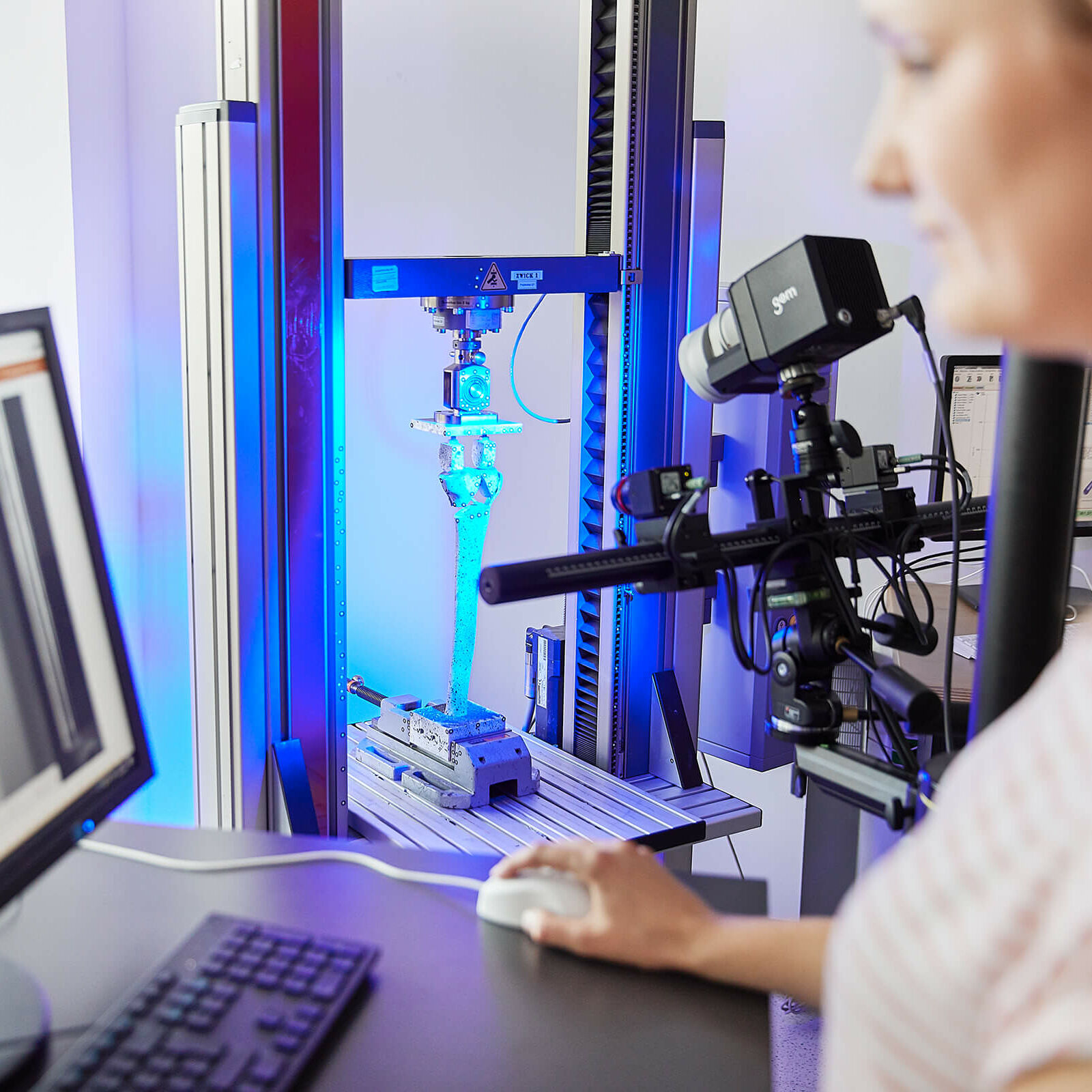 Blick auf ein biomechanisches Gerät