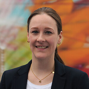 Bea Burke, Therapiedirektorin