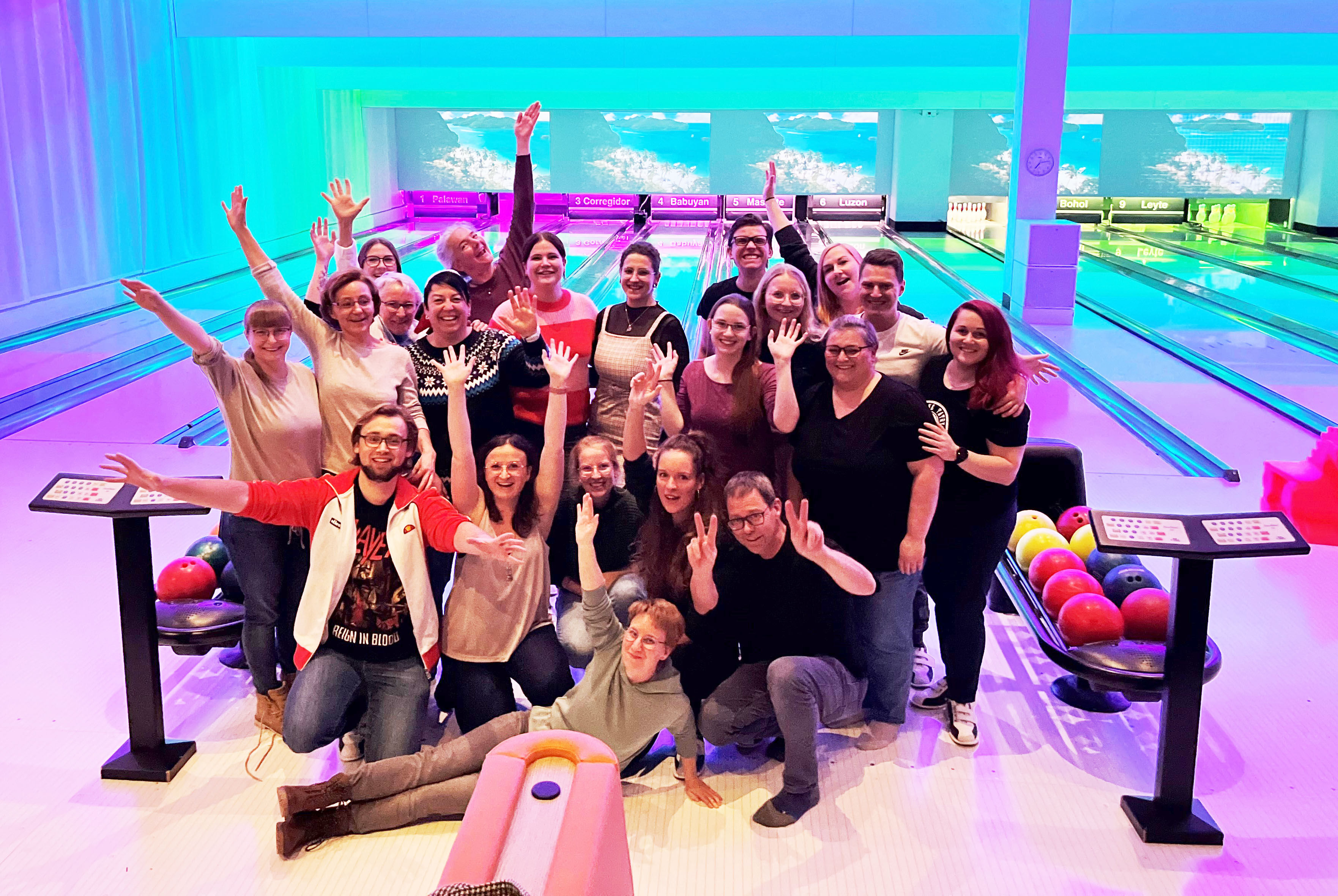 Das Team der Station 72 beim gemeinsamen Bowling ©BG Unfallklinik Murnau