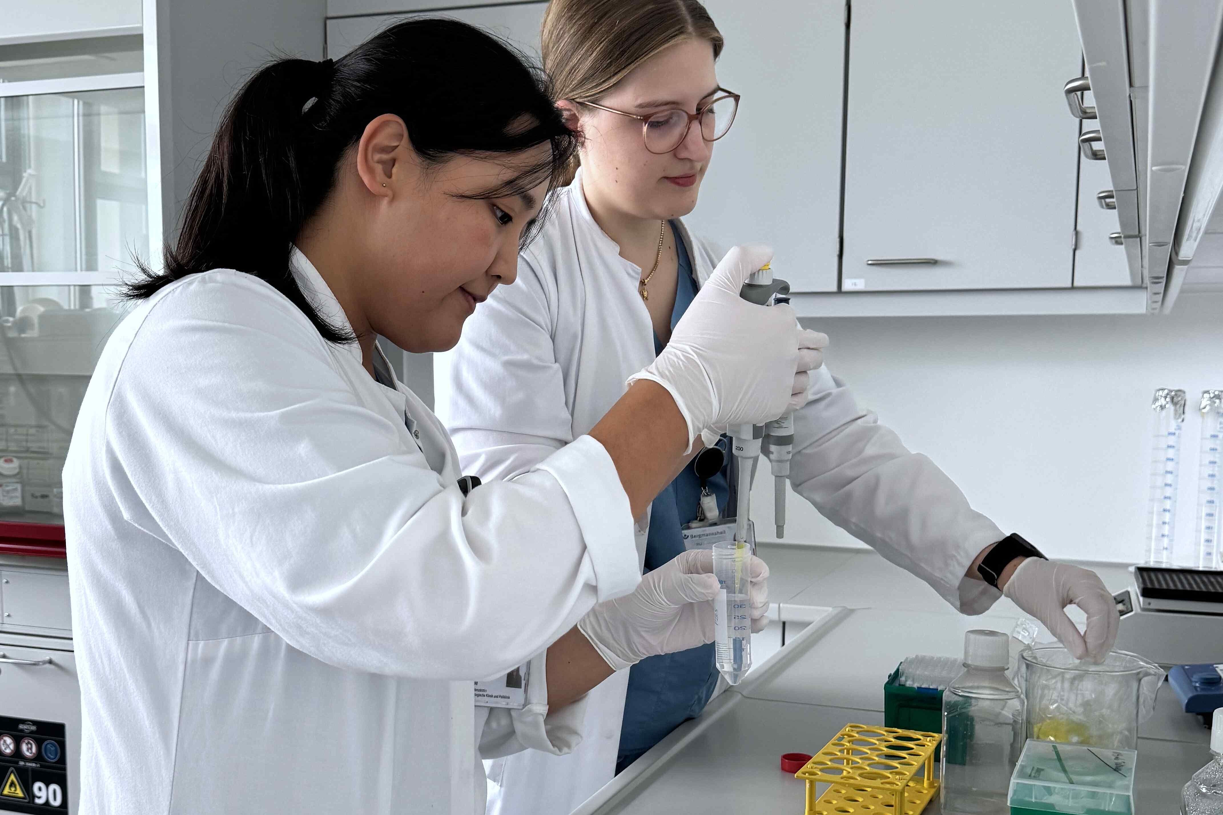 Aus- und Weiterbildung in Klinik und Forschung Aus- und Weiterbildung in Klinik und Forschung