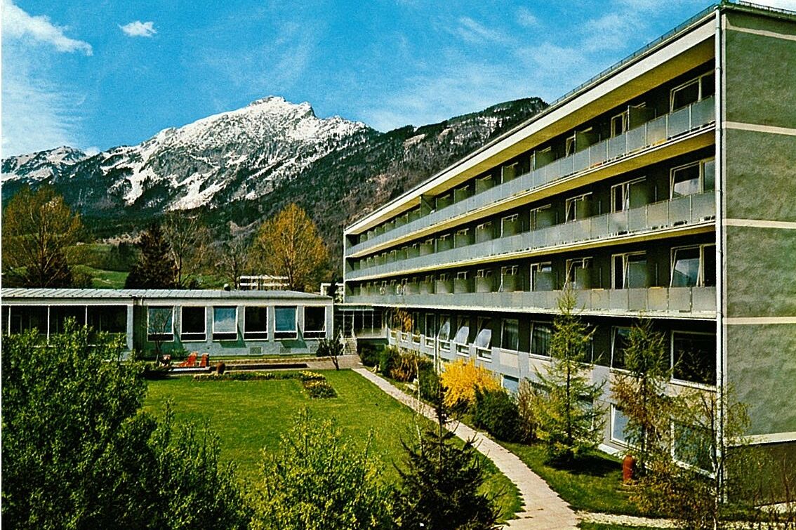 Unsere Geschichte Eine Aufnahme des Klinikgebäudes aus den 1960er Jahren