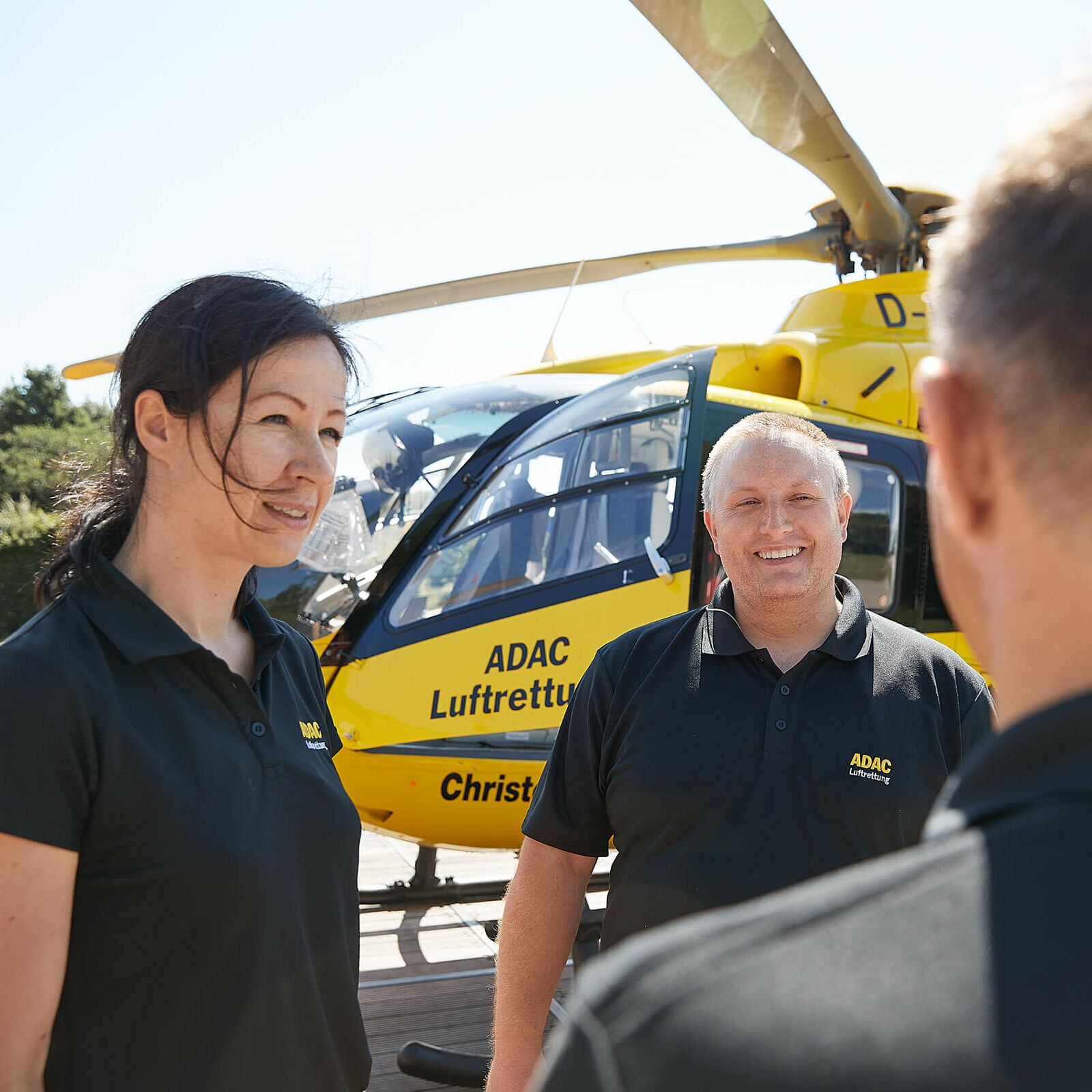Rettungskräfte vor dem Helicopter