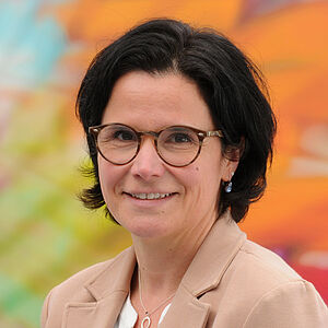 Dr. Tina Groll