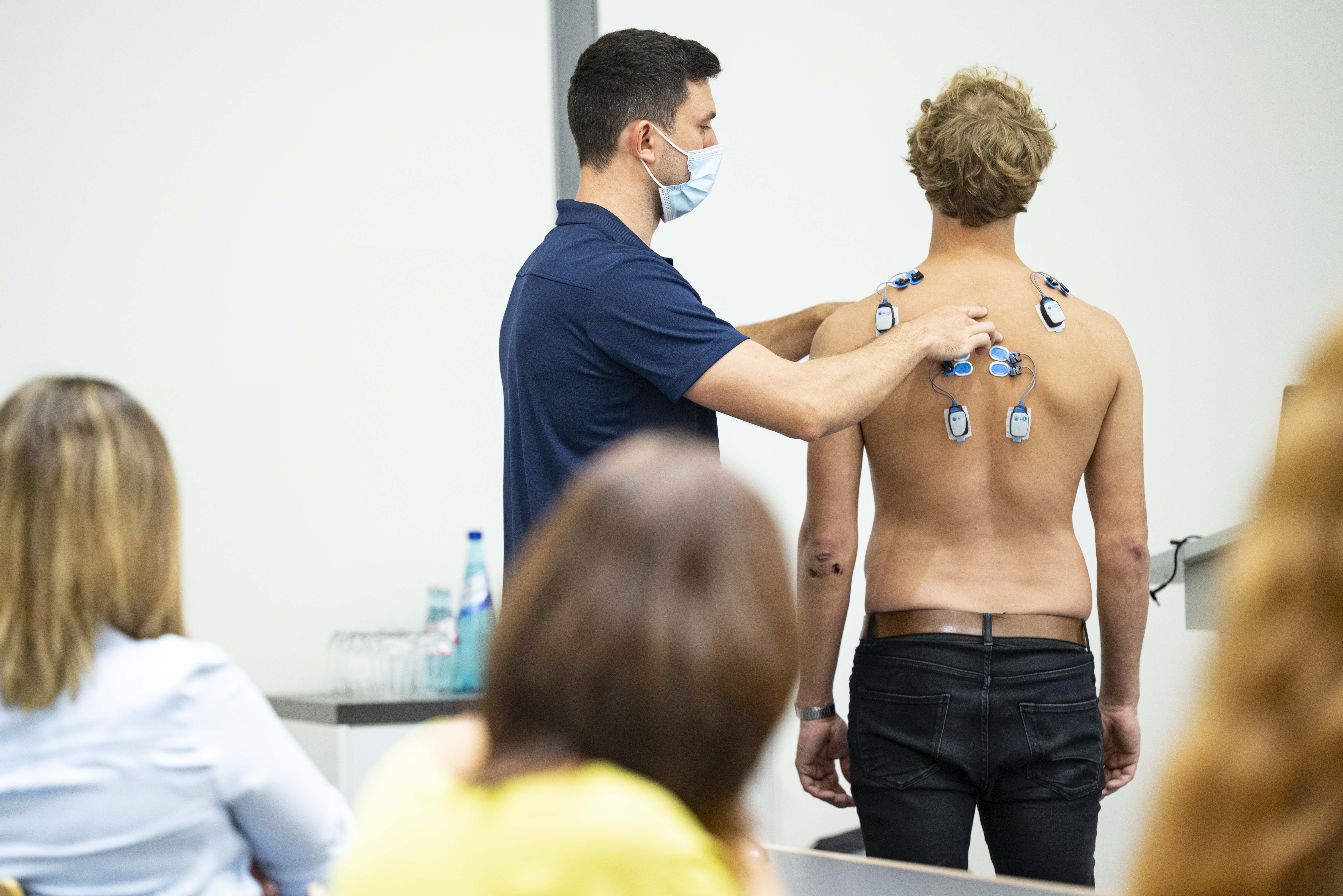 Übung von Behandlungstechniken im Workshop