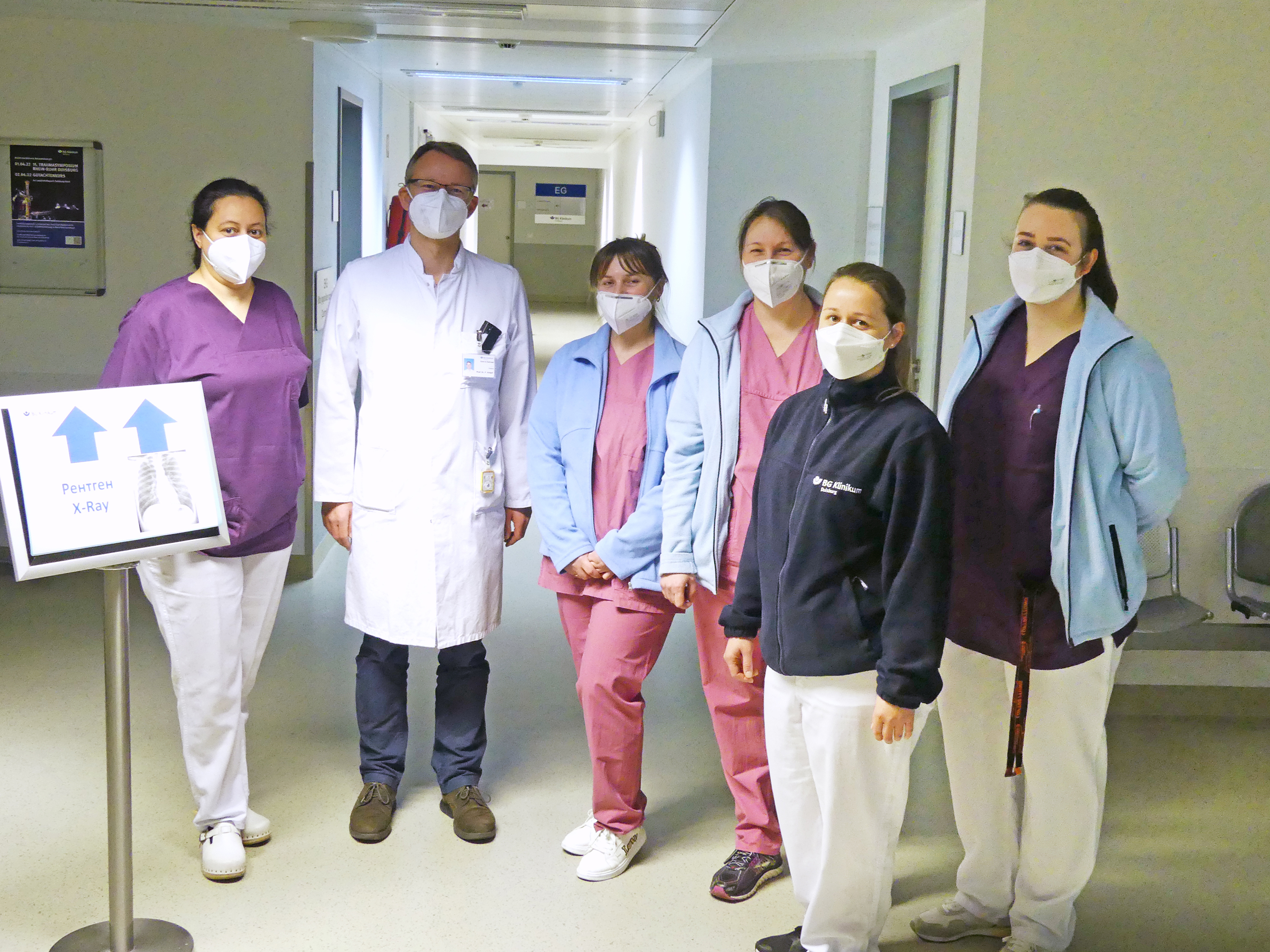 <p>Das Team um Chefarzt Prof. Dr. med. Patric Kröpil (2. von links) freut sich über die erfolgreiche Röntgenaktion.</p>
<p>Foto: BG Klinikum Duisburg</p> <p>Das Team um Chefarzt Prof. Dr. med. Patric Kröpil (2. von links) freut sich über die erfolgreiche Röntgenaktion.</p>
<p>Foto: BG Klinikum Duisburg</p>