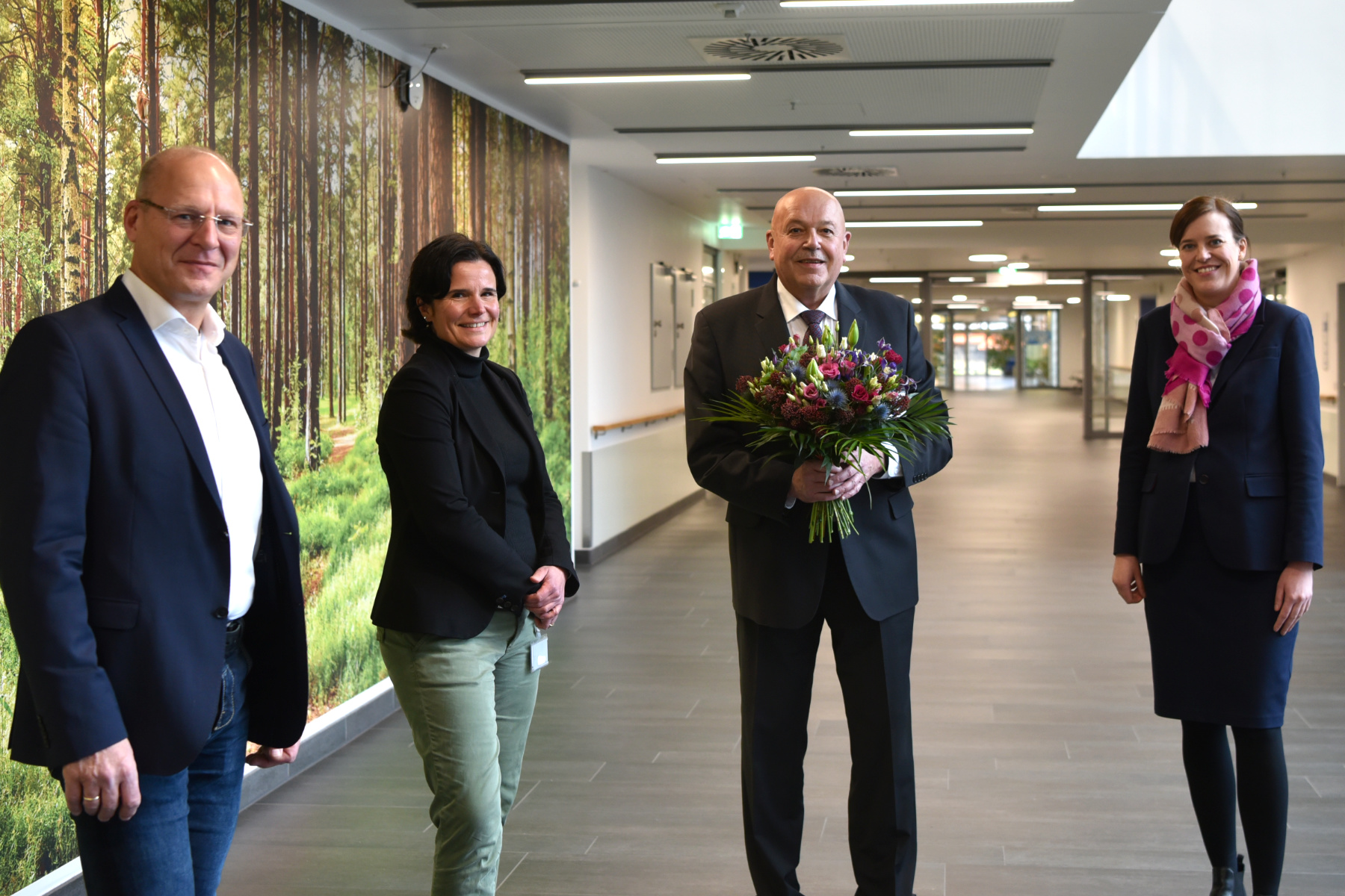 Bild (v.l.): Marcus Fritz (Pflegedirektor), Dr. Tina Groll (Geschäftsführerin), Prof. Dr. Reinhold A. Laun (Ärztlicher Direktor) und Anne Elvering (Kaufmännische Direktorin) – Bildnachweis: BG Universitätsklinikum Bergmannsheil